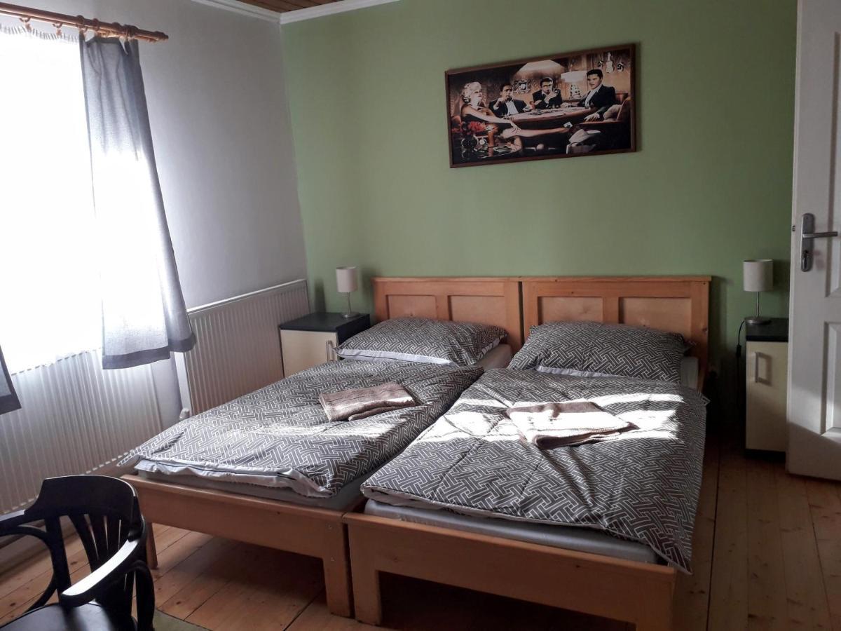 Penzion Na Strelnici Poděbrady Buitenkant foto